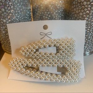 Unavailable✨2pc Pearl Hair clips